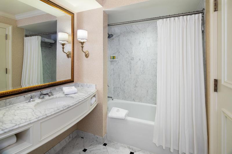 King Room image 3