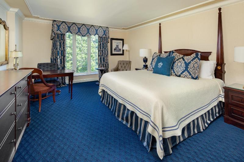 King Room with Golf View image 3