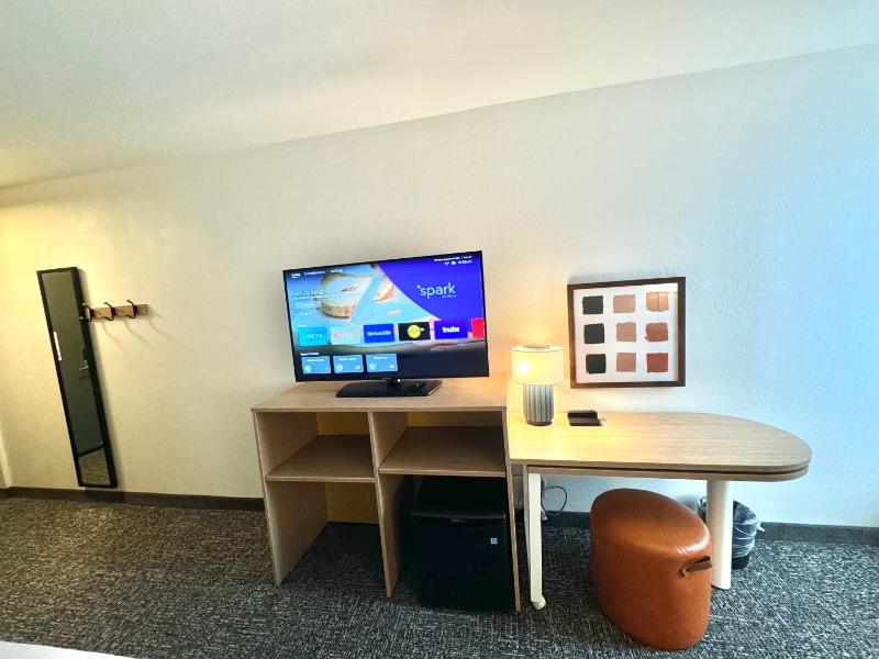 King Room image 3