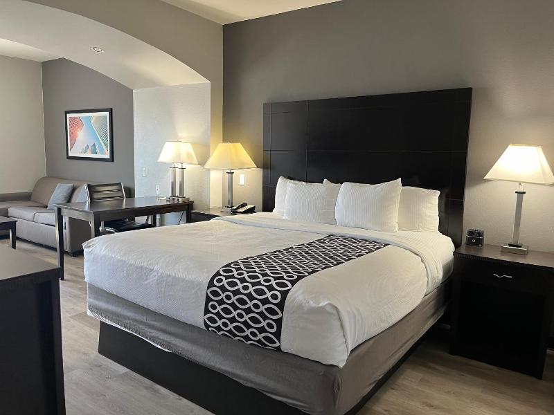 King Room with Sofa Bed image 3