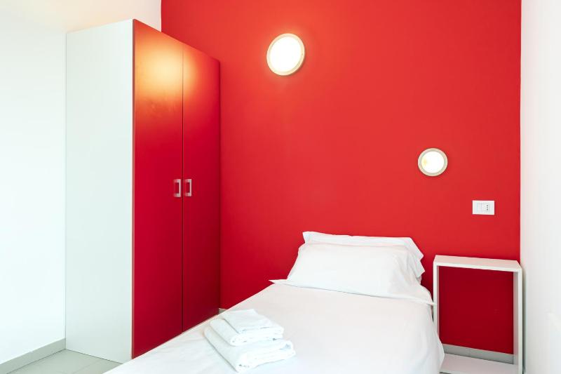 Single Room image 3