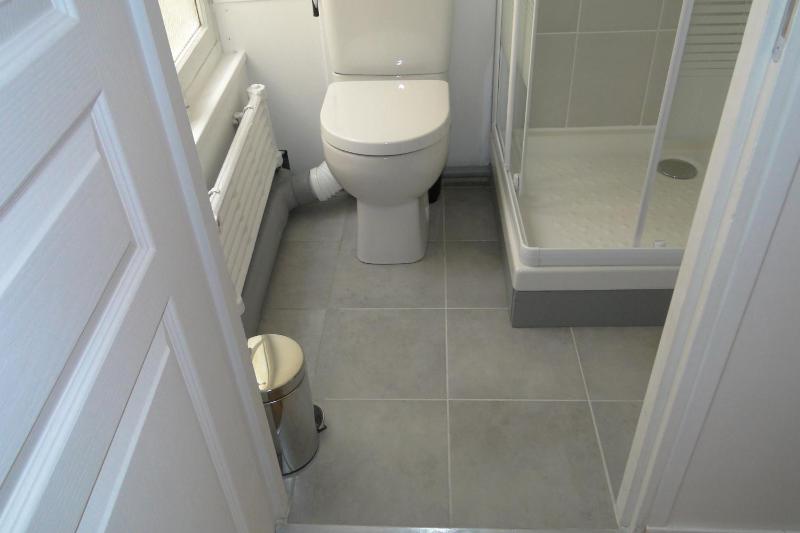 Basic Triple Room image 2