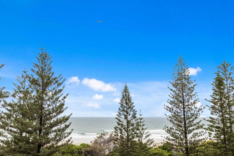 Iconic Burleigh Beachfront 2 Bedroom Apartment - image 8
