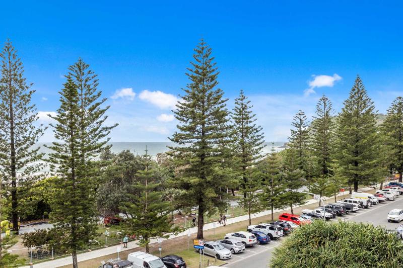 Iconic Burleigh Beachfront 2 Bedroom Apartment - image 16