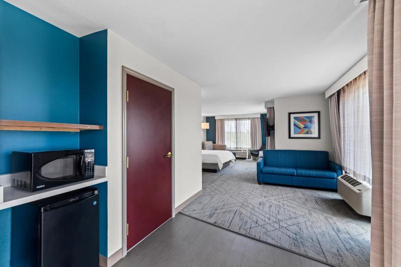 King Suite with Sofa Bed image 3