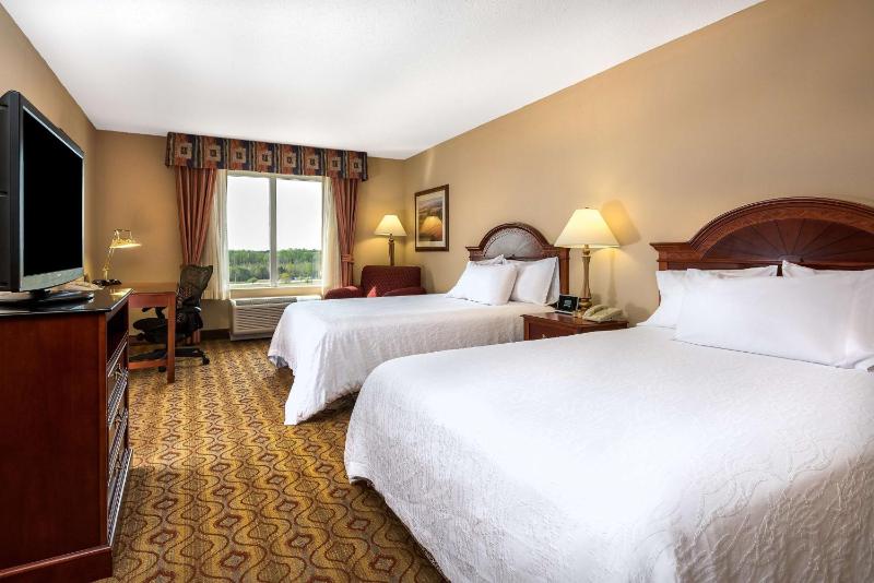 Queen Room with Two Queen Beds image 3