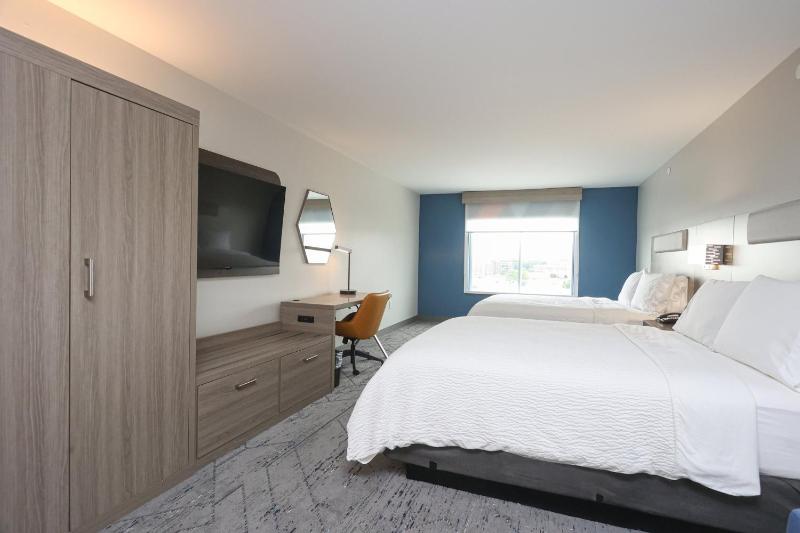 Queen Suite image 3