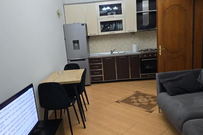 Central Apartment over the River - image 3