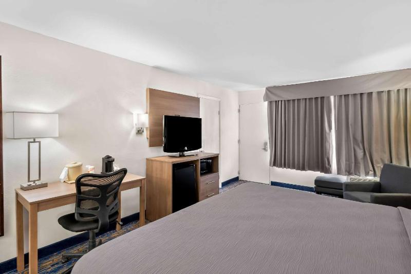 King Room - Non-Smoking image 2