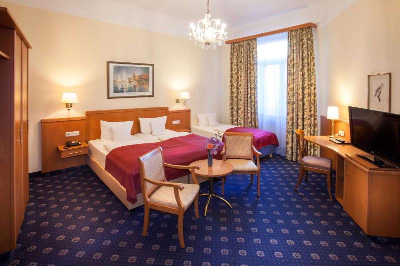 Family Room Double image 1