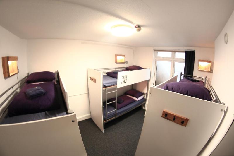 Bed in 6-Bed Mixed Dormitory Room image 3