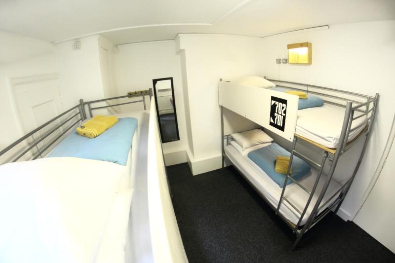 Bed in 4-Bed Mixed Dormitory Room image 4