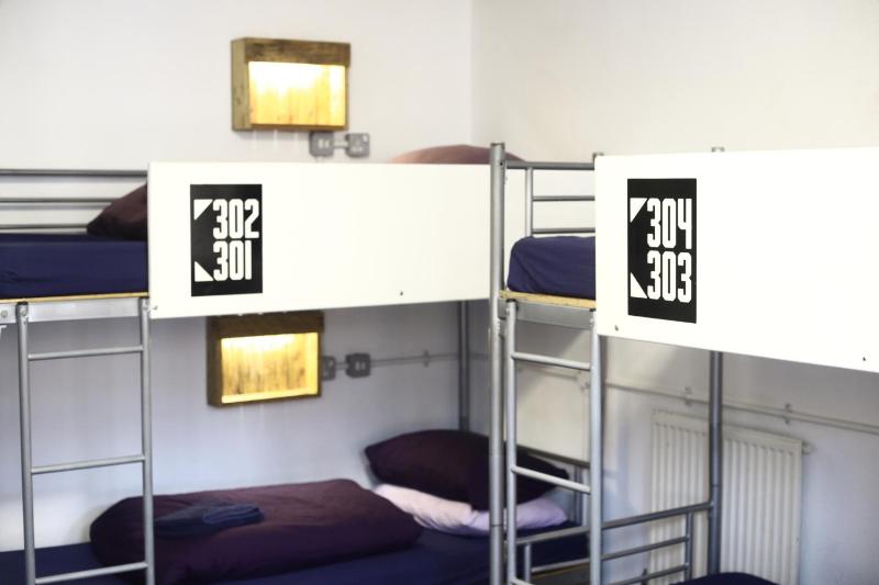 Bed in 8-Bed Mixed Dormitory Room image 4