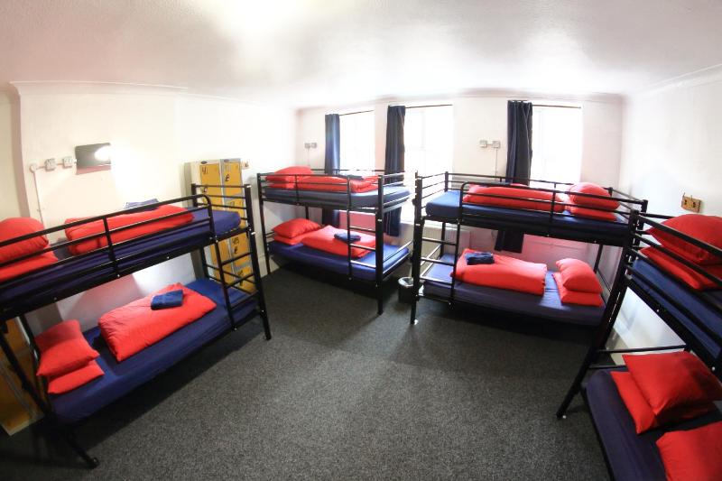 Bed in 12-Bed Mixed Dormitory Room image 4