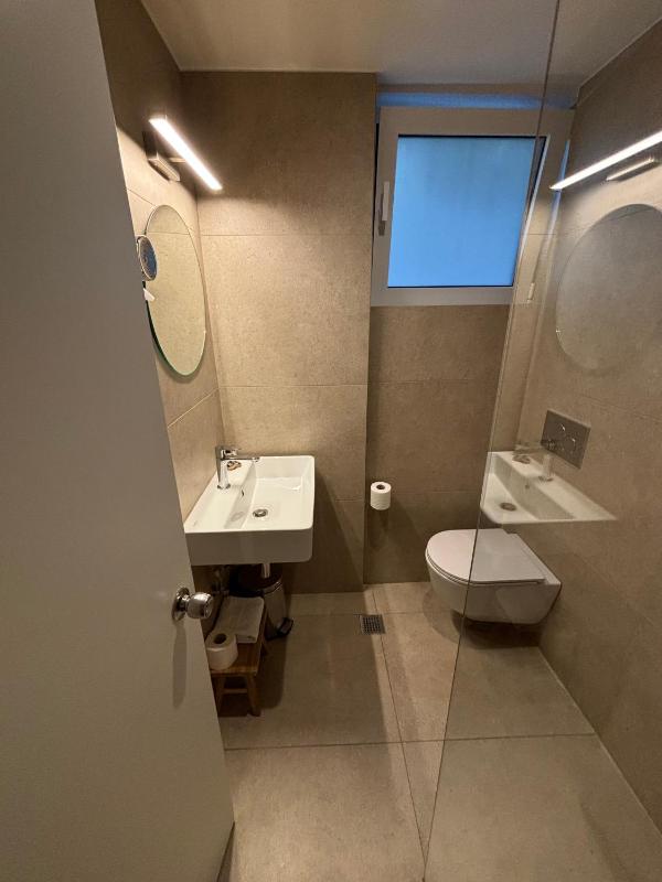 Economy Double Room image 4