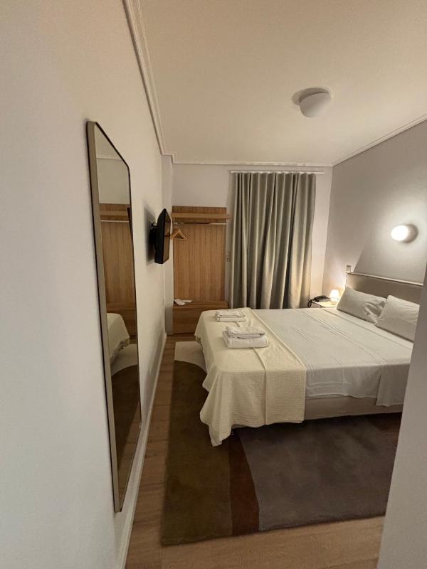 Economy Double Room image 3