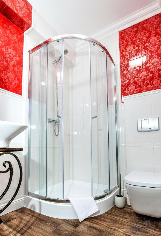 Deluxe Double or Twin Room image 3
