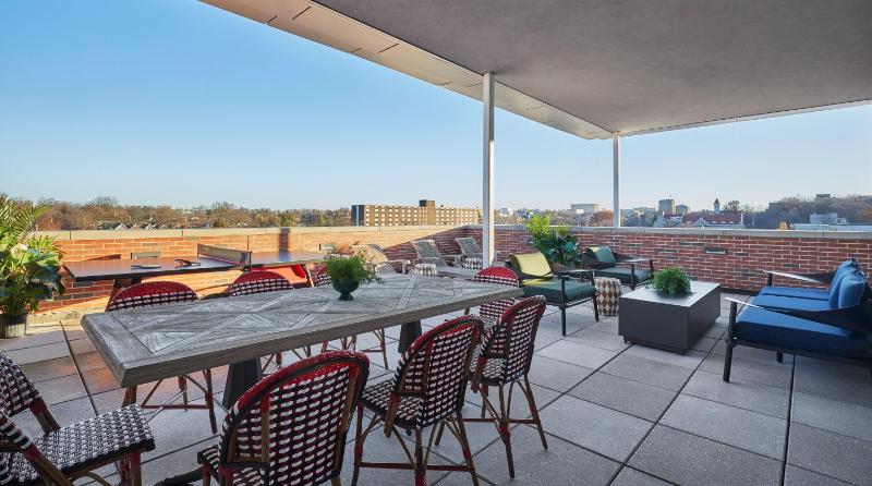 Graduate King Suite with Terrace image 4