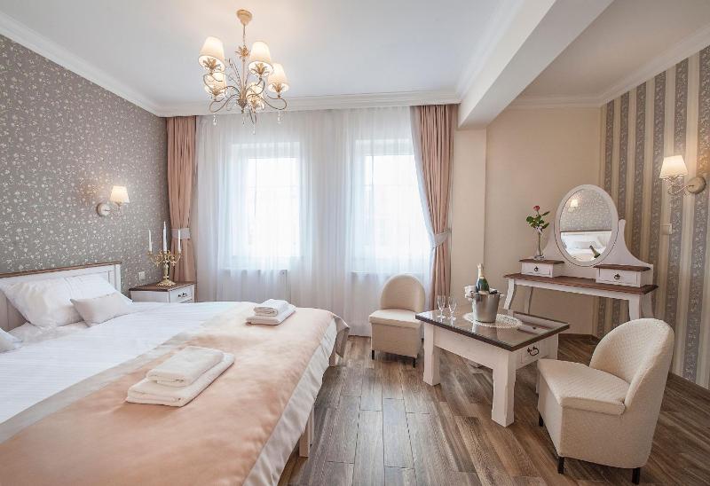 Deluxe Double or Twin Room image 4