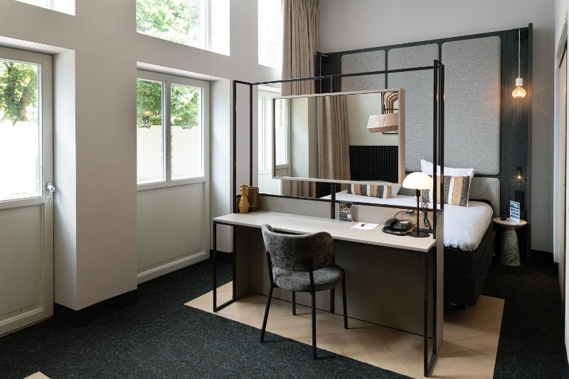 Deluxe Double Room image 3