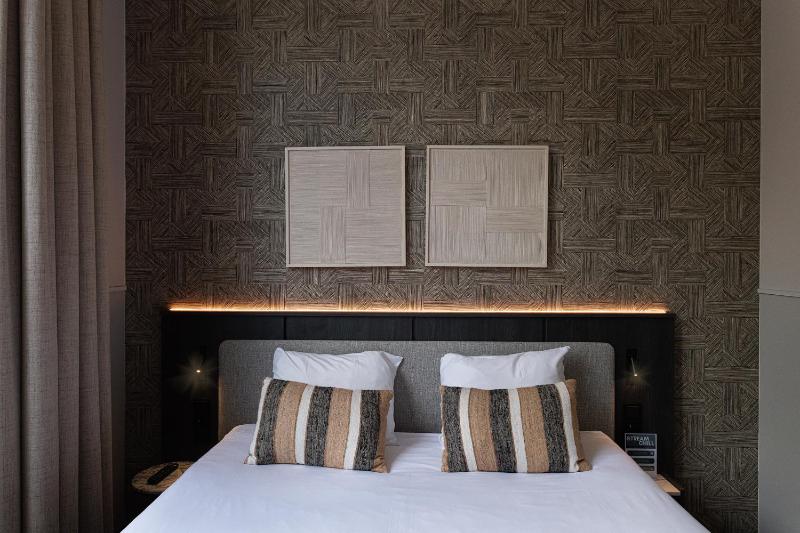 Deluxe Double Room image 2