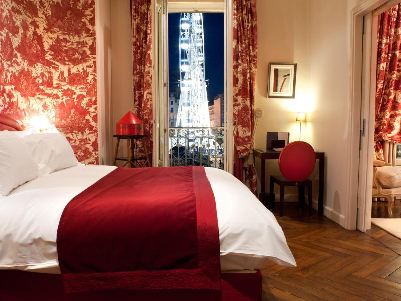 Junior Double Suite with City View image 1