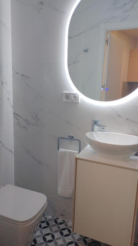 Queen Studio image 2