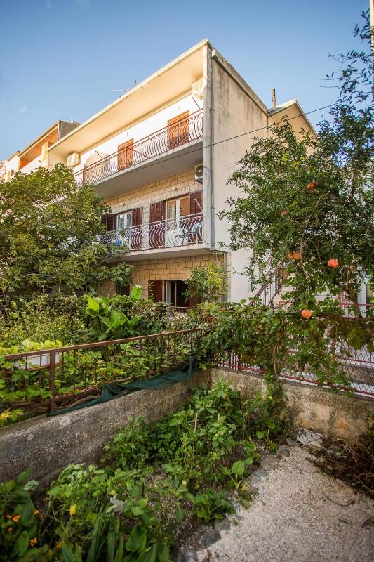 Apartments Nuic - image 6