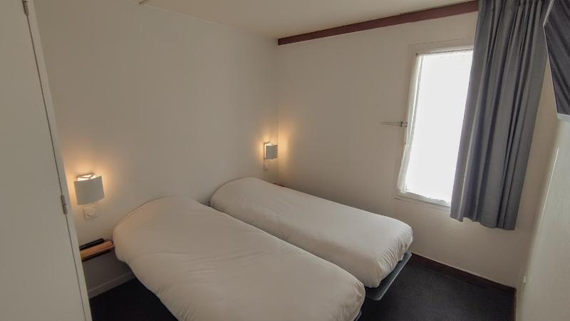 Twin Room image 1