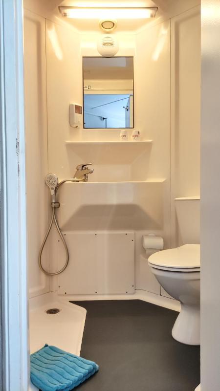 Double Room image 4