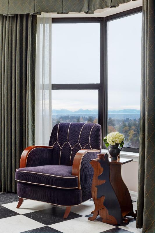 Graduate King Room image 4