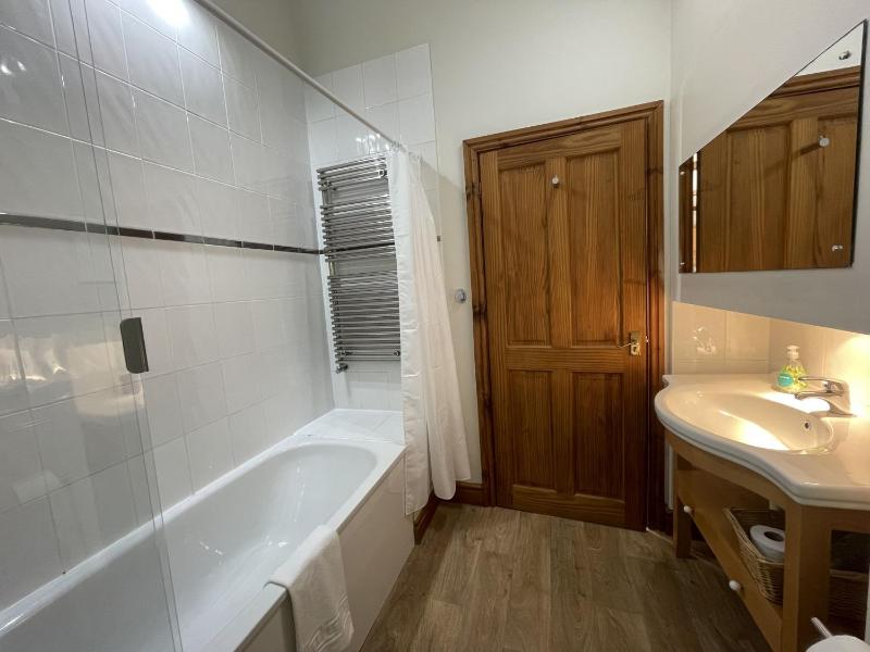 Deer Close Cottage - image 13