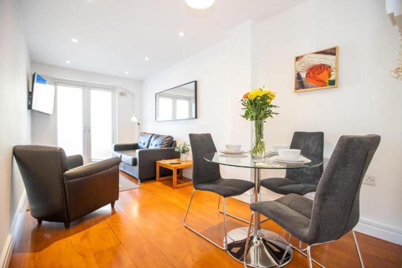 Grafton Street District Apartments - image 2