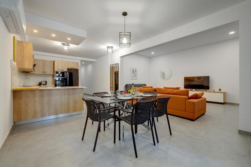 Cool Waters Holiday Apartments by Buena Vista - image 6