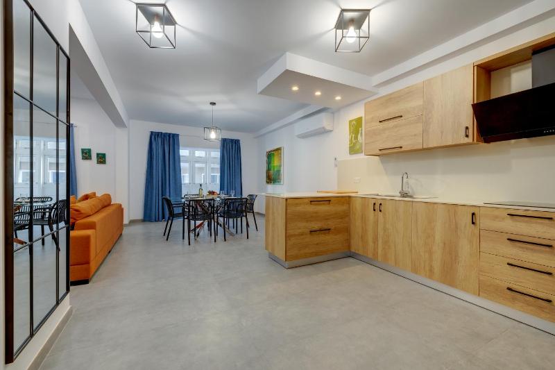 Cool Waters Holiday Apartments by Buena Vista - image 4