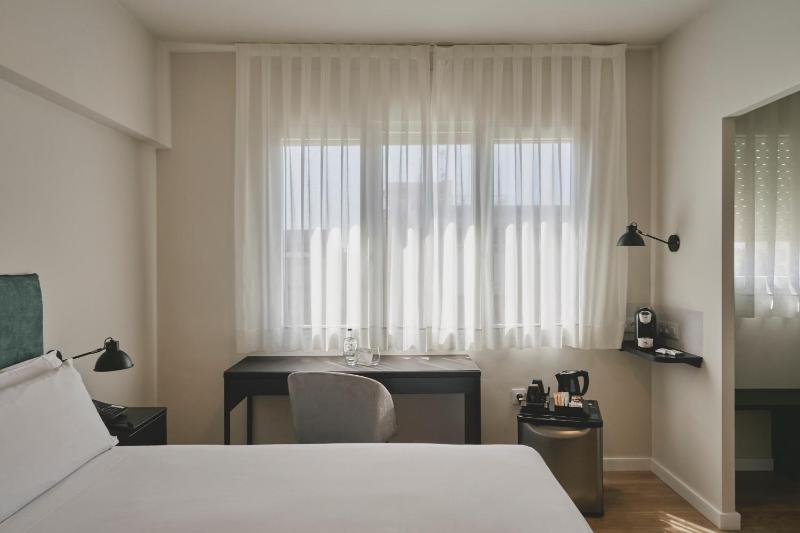 Double Room image 3