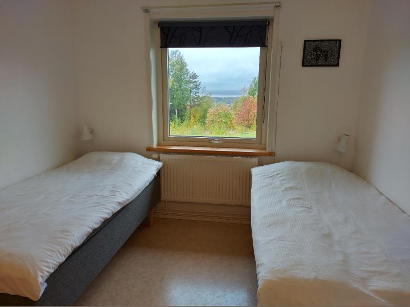Twin Room with Shared Bathroom image 1