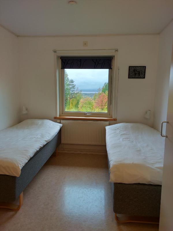 Twin Room with Shared Bathroom image 3