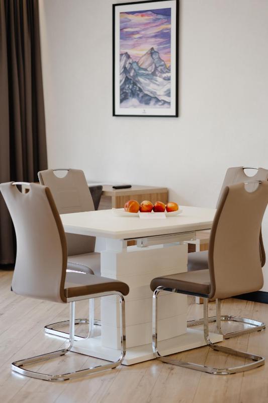 Apartment with Mountain View image 2