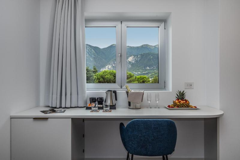 Superior Double or Twin Room with Pool View image 1