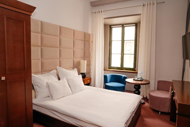 Double Room image 4