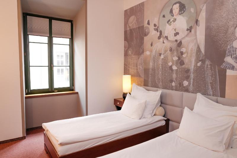 Vanilla Hotel - image 45