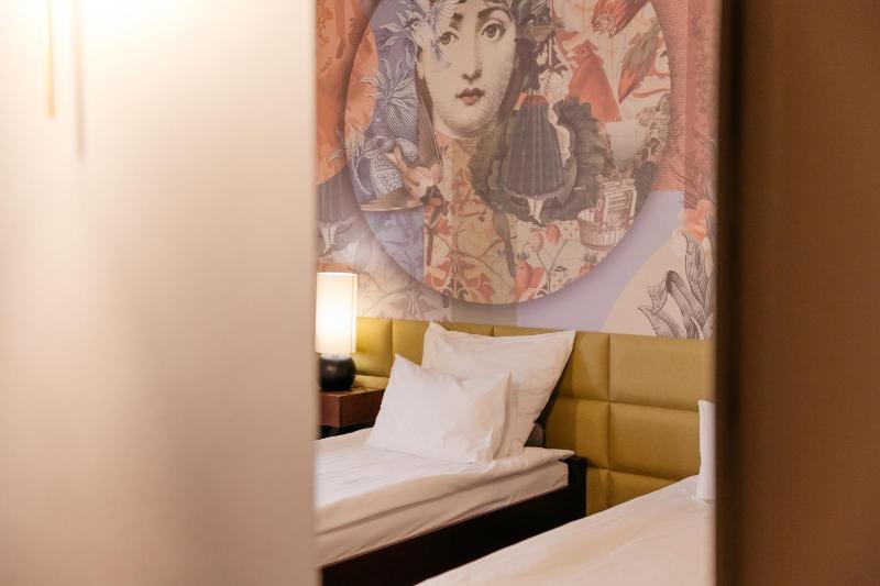 Twin Room image 3