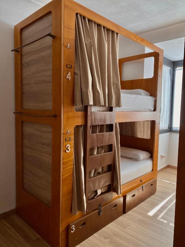 Bed in 6-Bed Dormitory Room with Shared Bathroom image 4
