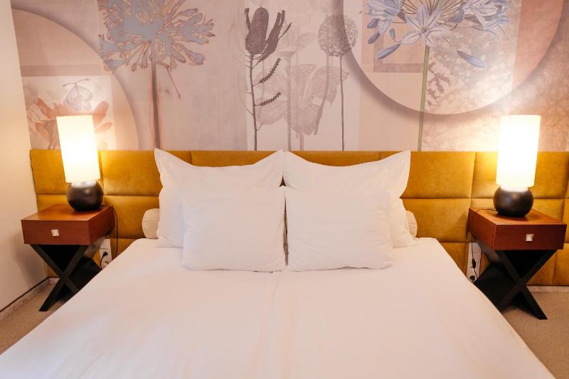 Vanilla Hotel - image 32