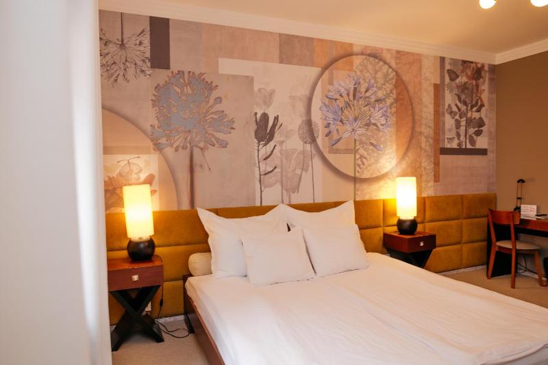 Vanilla Hotel - image 11