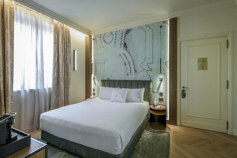 Double or Twin Room image 4