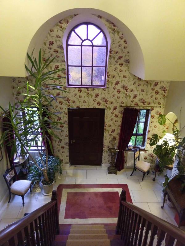 Family Room image 3