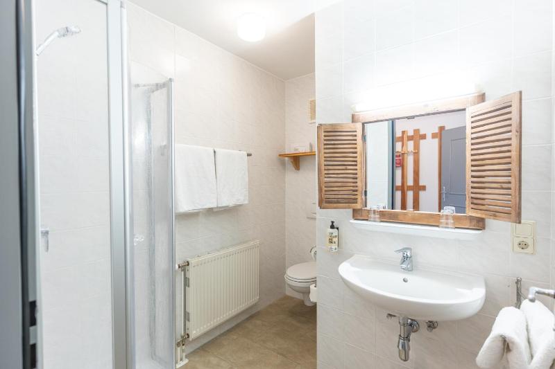 Double Room image 4