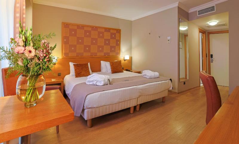 Standard Double or Twin Room image 1